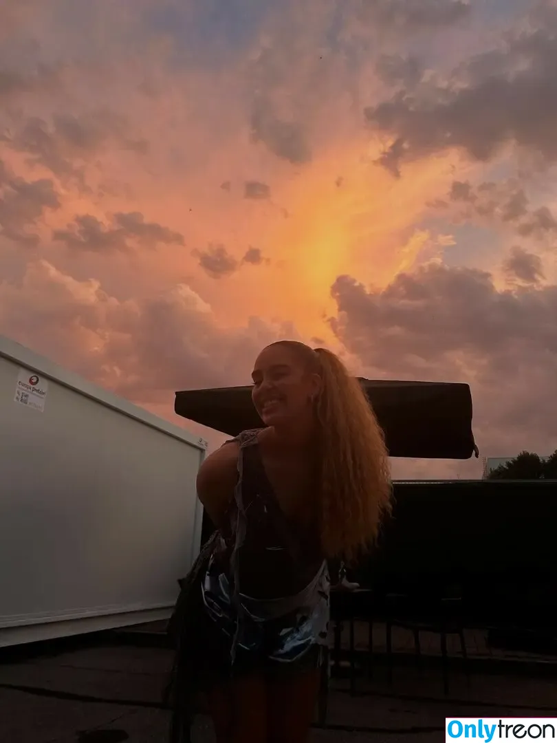 Jorja Smith nude photo #0132 (itstaaayy / jorjasmith_)