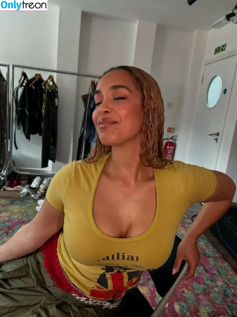 Jorja Smith nude photo #0138 (itstaaayy / jorjasmith_)