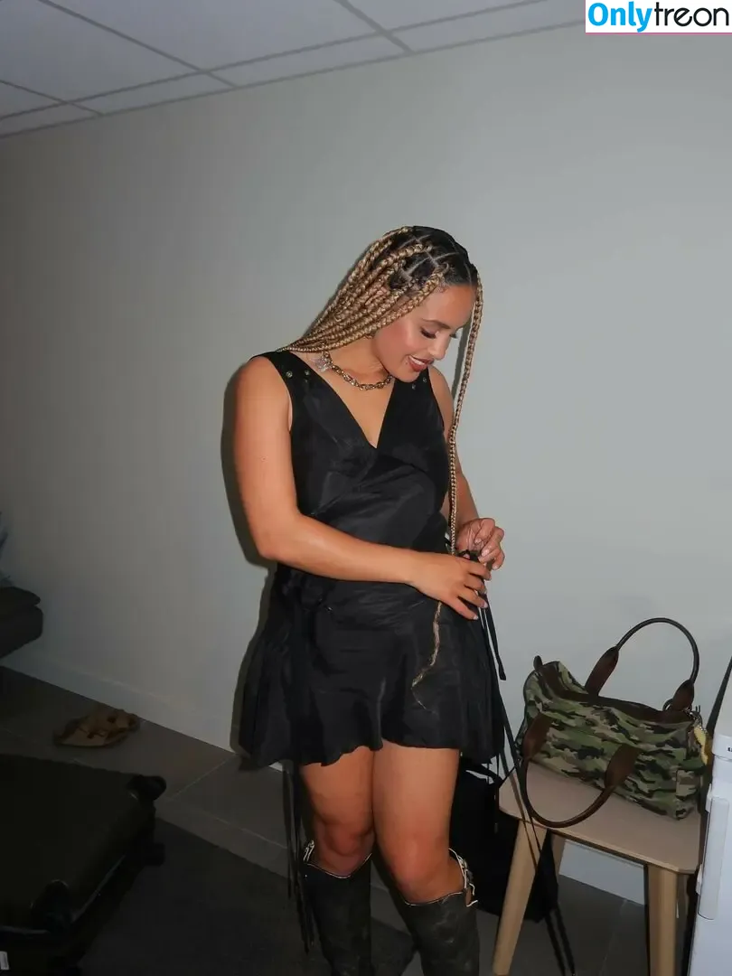 Jorja Smith nude photo #0143 (itstaaayy / jorjasmith_)