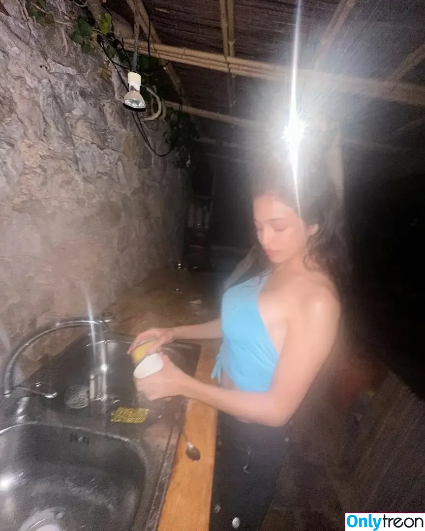 Josie Totah nude photo #0014 (josietotah)