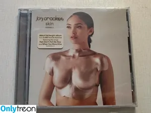Joy Crookes / joycrookes nude photo #0027