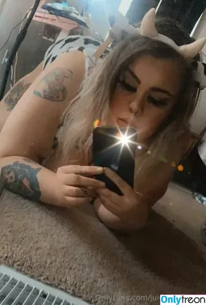 juicybabiixoxo / juicy__babiii nude photo #0035