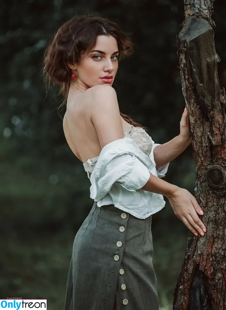 Juli Djuzheva nude photo #0002 (dyuzhevaa)