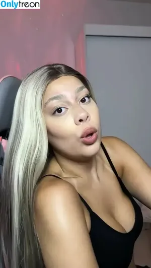 Julia Alvarenga / julinhafuracaoo / kjuliak nude photo #0075