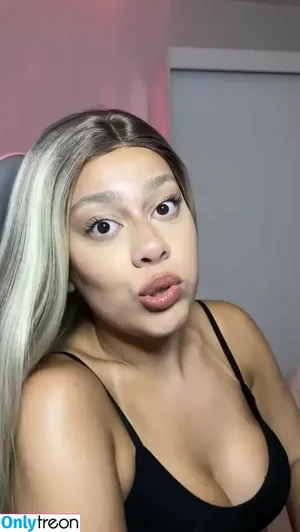 Julia Alvarenga / julinhafuracaoo / kjuliak nude photo #0076