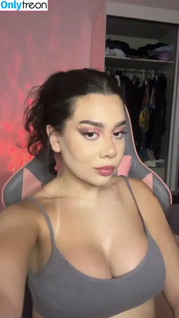 Julia Alvarenga nude photo #0020 (julinhafuracaoo / kjuliak)