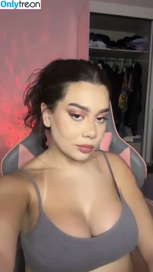 Julia Alvarenga nude photo #0021 (julinhafuracaoo / kjuliak)