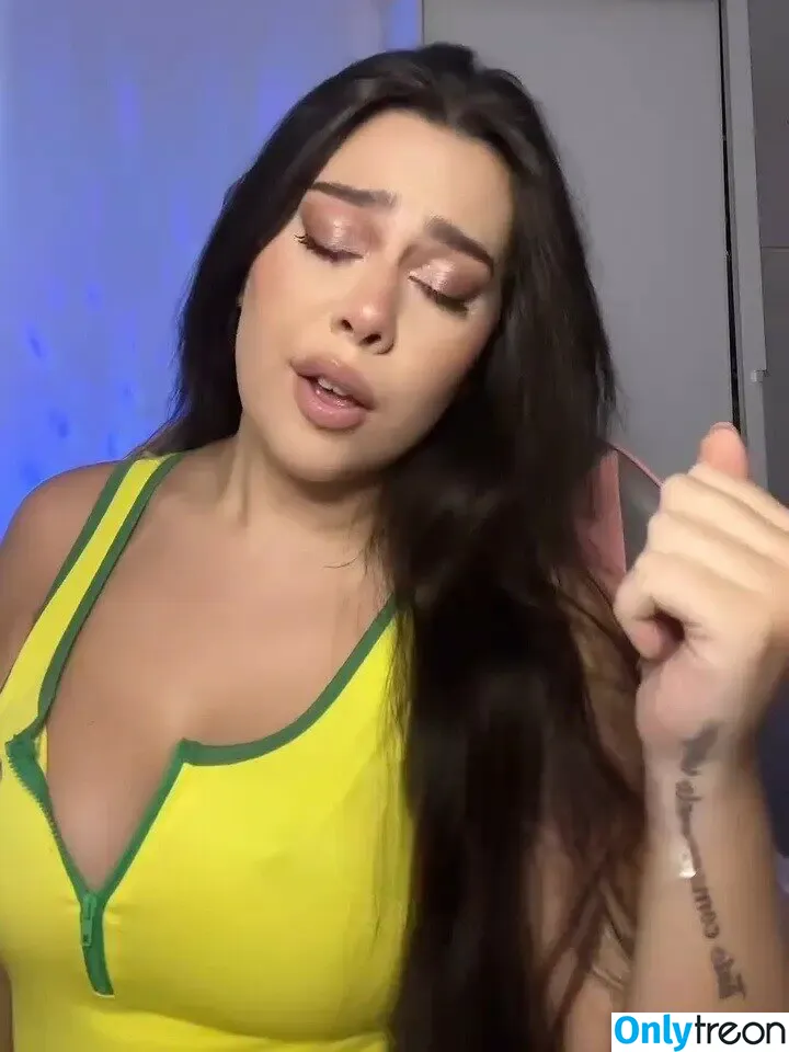 Julia Alvarenga nude photo #0059 (julinhafuracaoo / kjuliak)