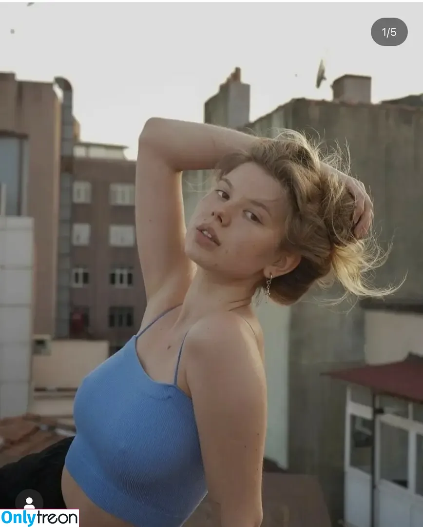 Julia Artemova nude photo #0002 (arte_nova / julia.artemova)