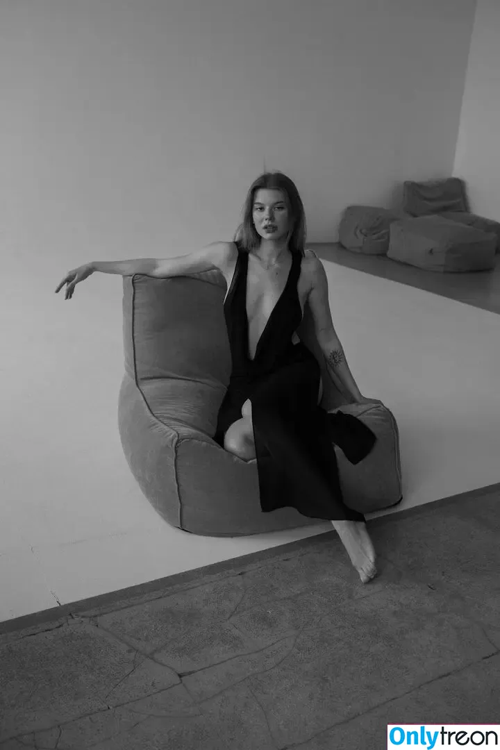 Julia Artemova nude photo #0079 (arte_nova / julia.artemova)