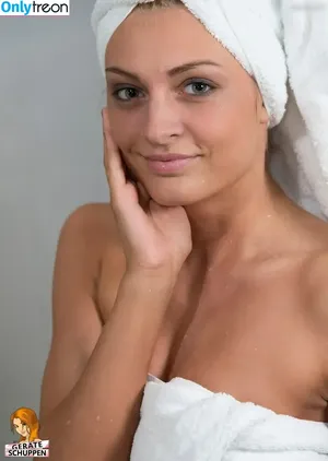Julia Benesch / namastejuli nude photo #0049