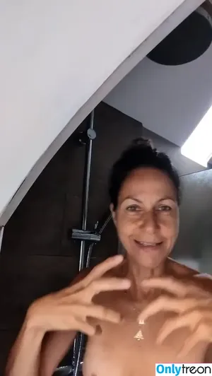 Julia Bradbury / Showing Breasts / therealjuliabradbury nude photo #0033
