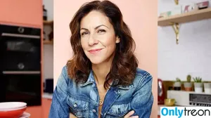 Julia Bradbury / Showing Breasts / therealjuliabradbury nude photo #0048