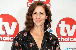 Julia Bradbury / Showing Breasts / therealjuliabradbury nude photo #0050
