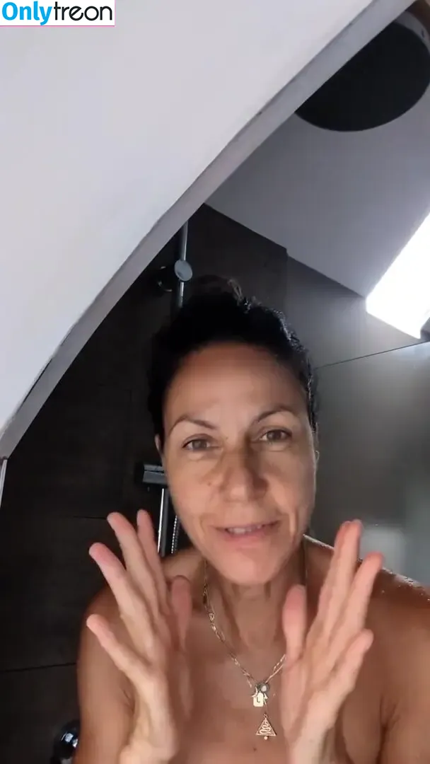 Julia Bradbury nude photo #0030 (Showing Breasts / therealjuliabradbury)
