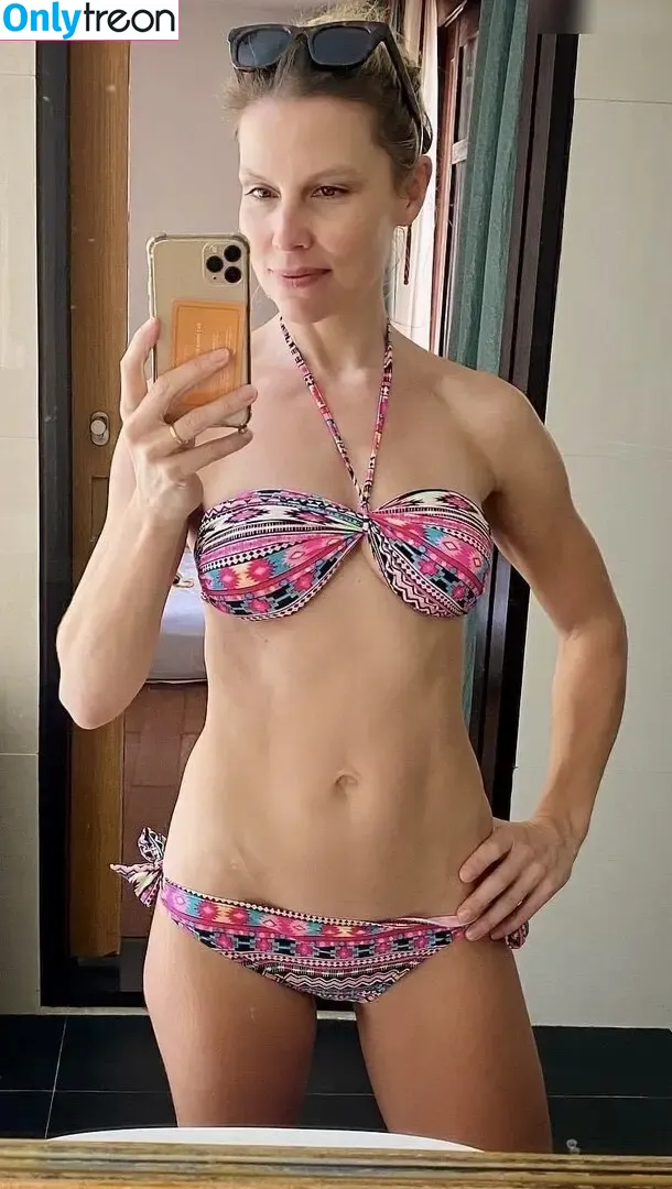 Julia Fischer nude photo #0001 (dr.juliafischer)