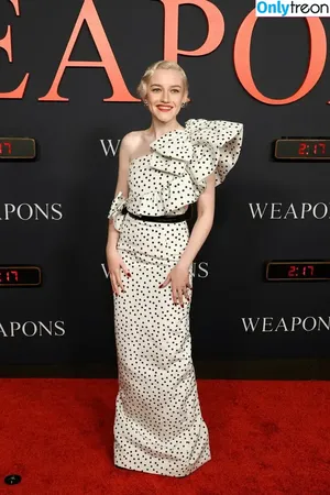 Julia Garner / juliagarnerofficial / ztyg_29 nude photo #0246