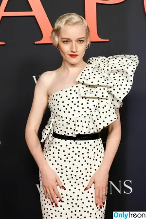 Julia Garner / juliagarnerofficial / ztyg_29 nude photo #0248