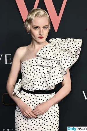 Julia Garner / juliagarnerofficial / ztyg_29 nude photo #0252