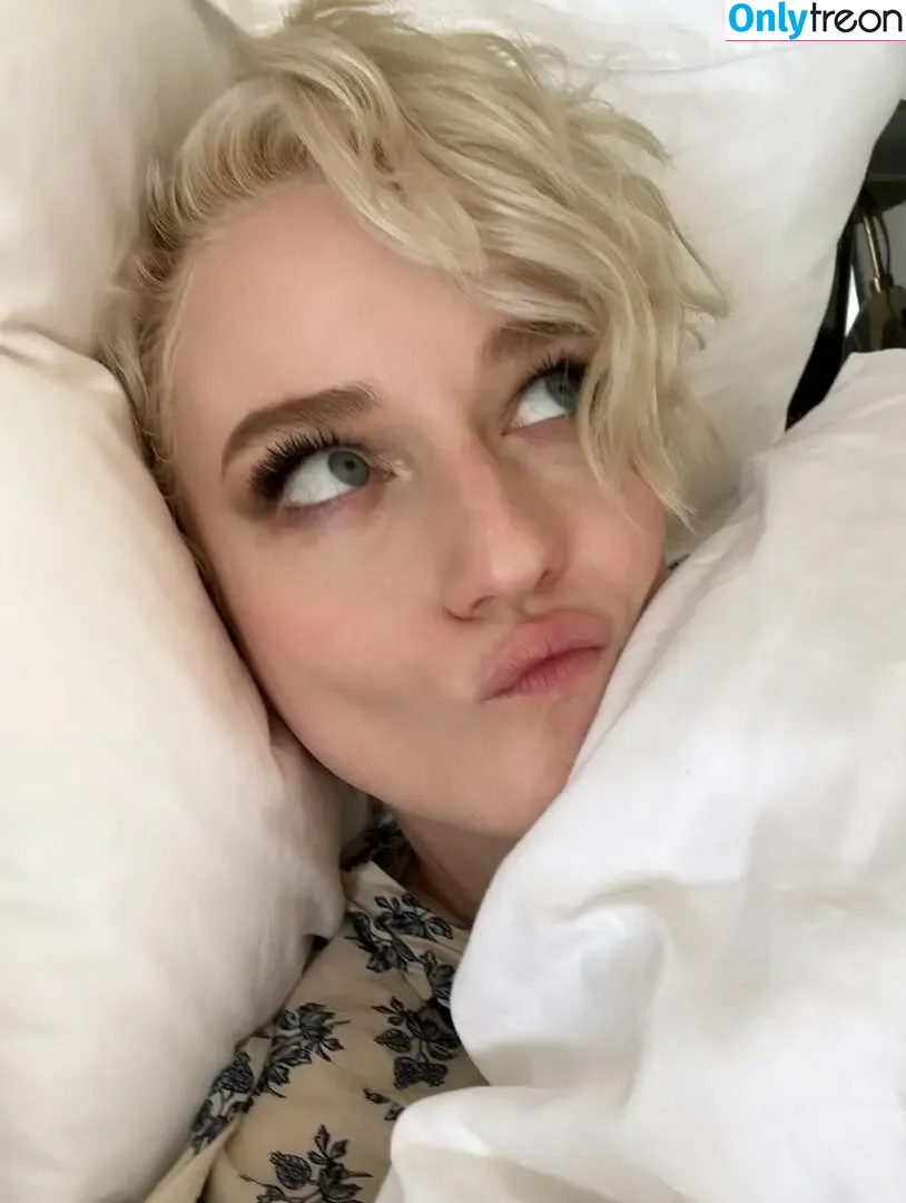 Julia Garner nude photo #0237 (juliagarnerofficial / ztyg_29)