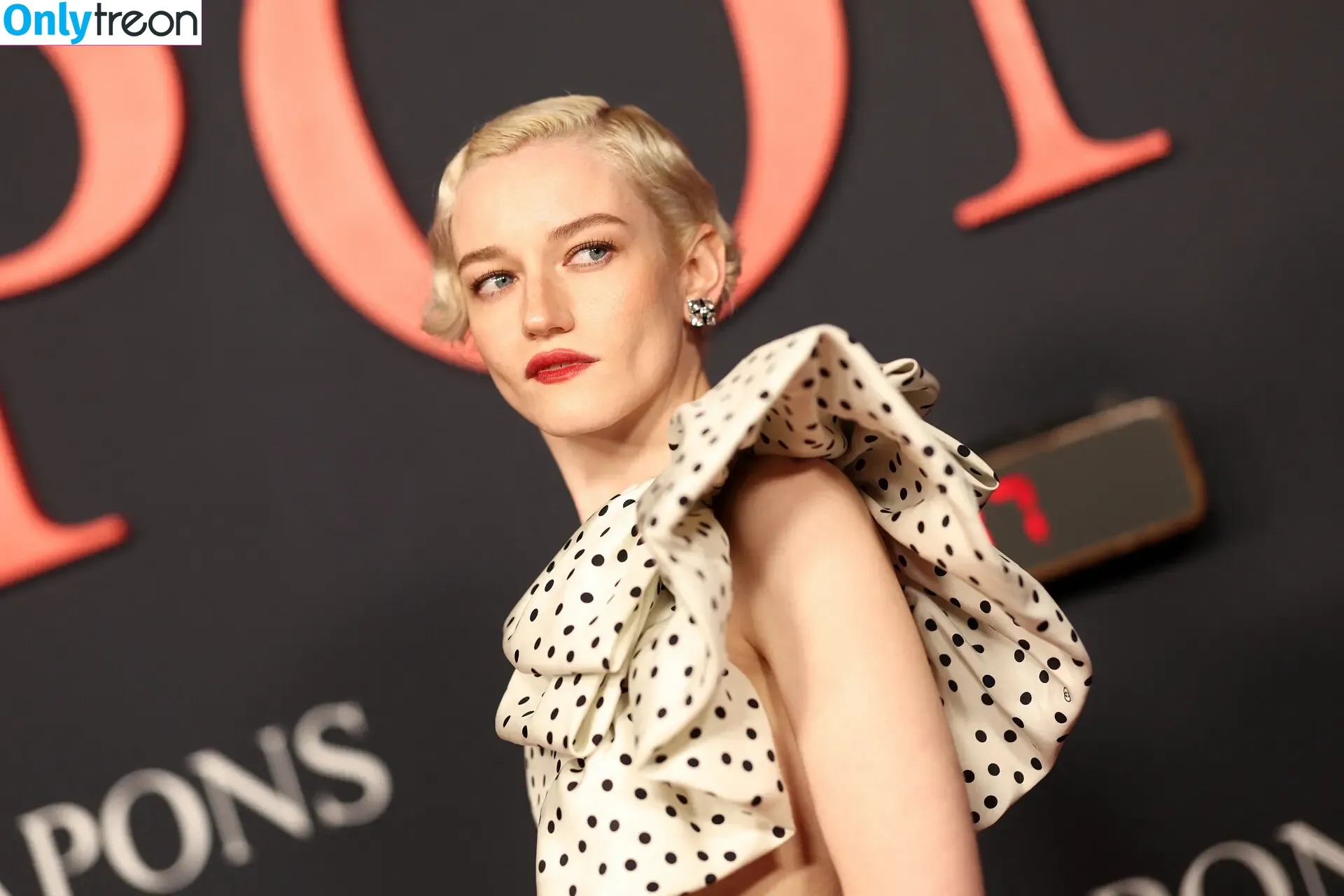 Julia Garner nude photo #0243 (juliagarnerofficial / ztyg_29)