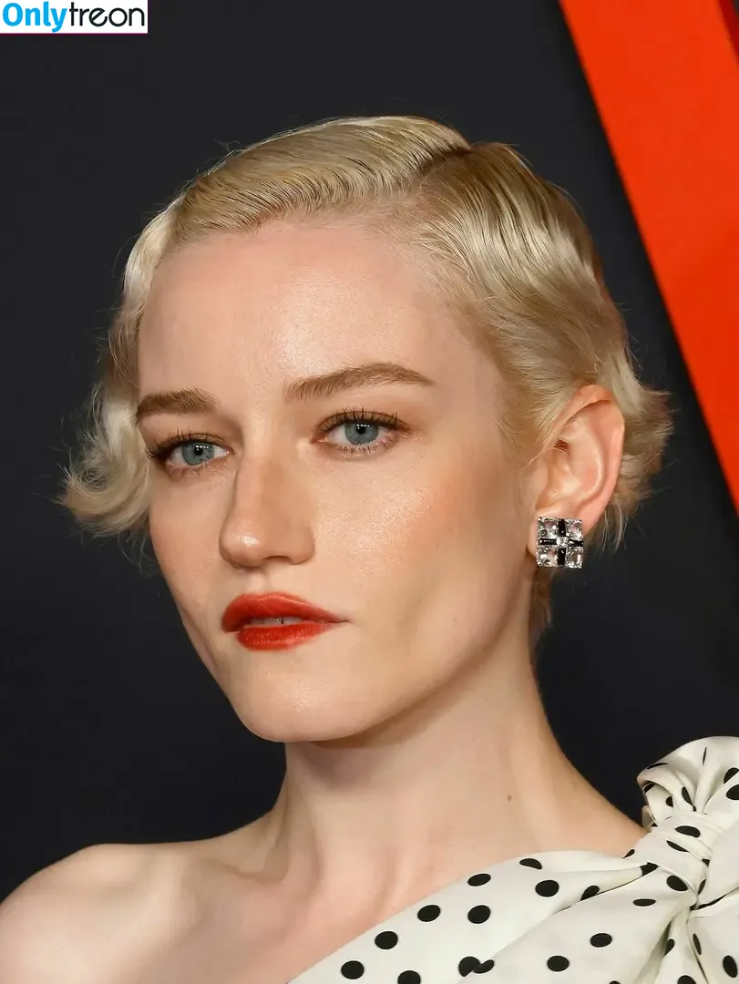 Julia Garner nude photo #0249 (juliagarnerofficial / ztyg_29)