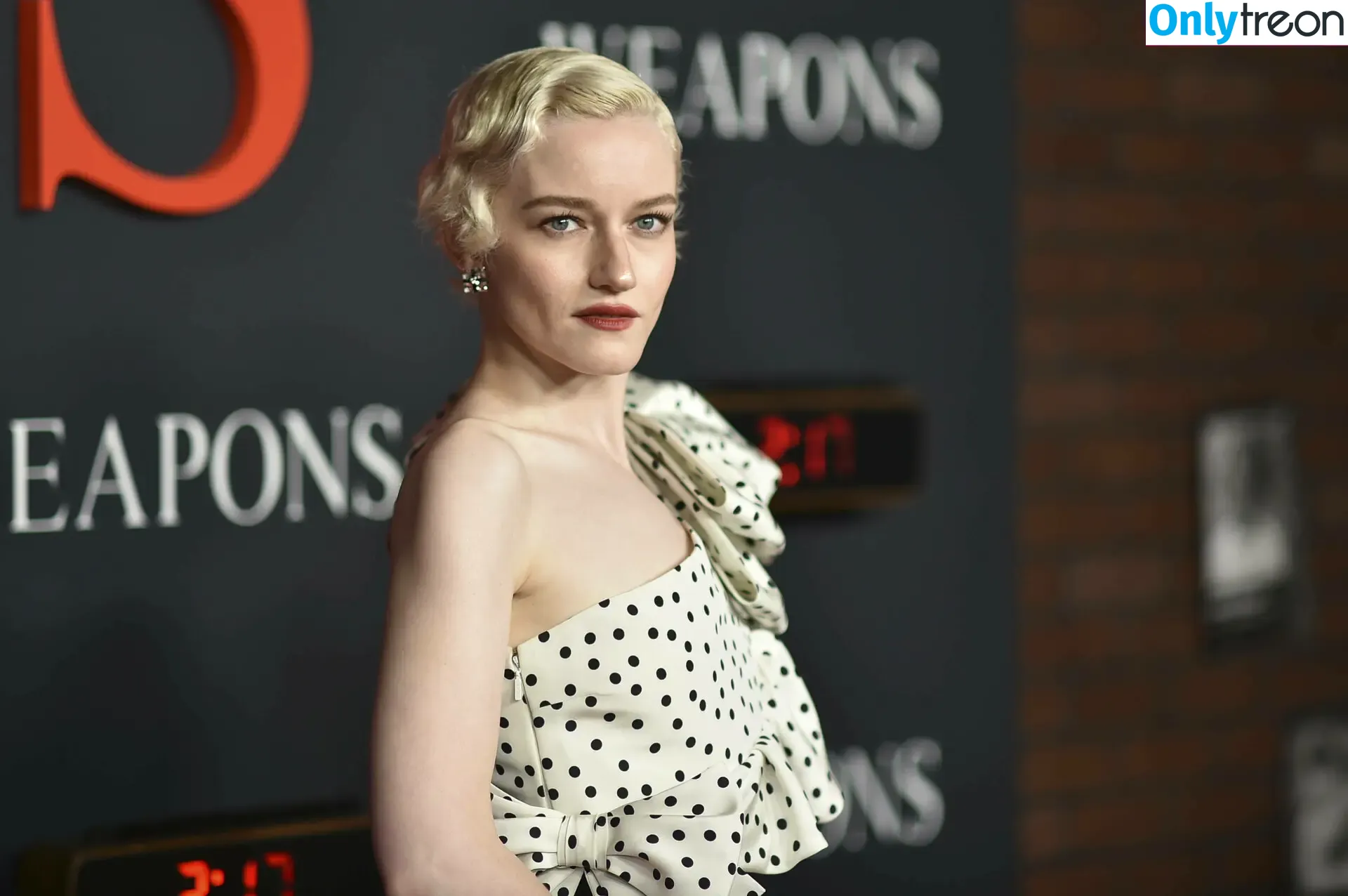 Julia Garner nude photo #0256 (juliagarnerofficial / ztyg_29)