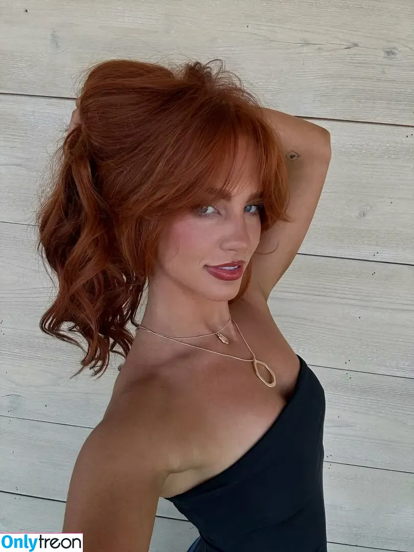Julia Hatch nude photo #0063 (julia.hatchh)