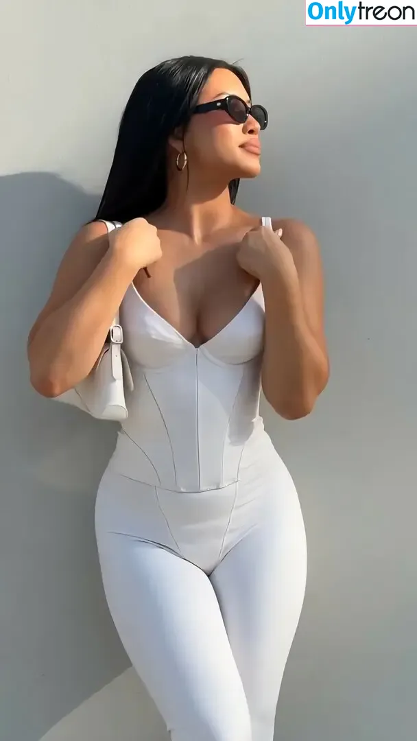 Julia Kelly nude photo #0154 (missjuliakelly)