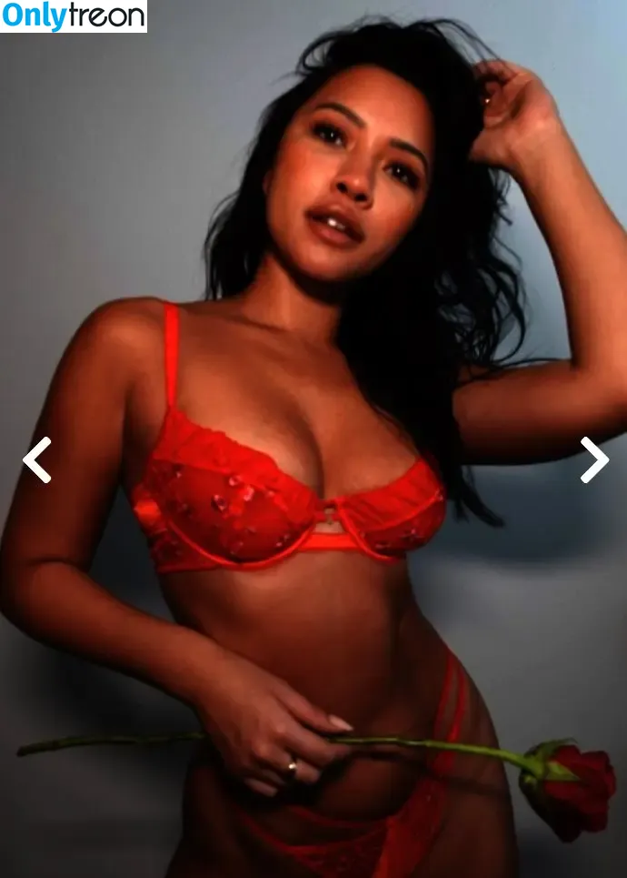 Julia Kelly nude photo #0014 (missjuliakelly / thesophiakelly)