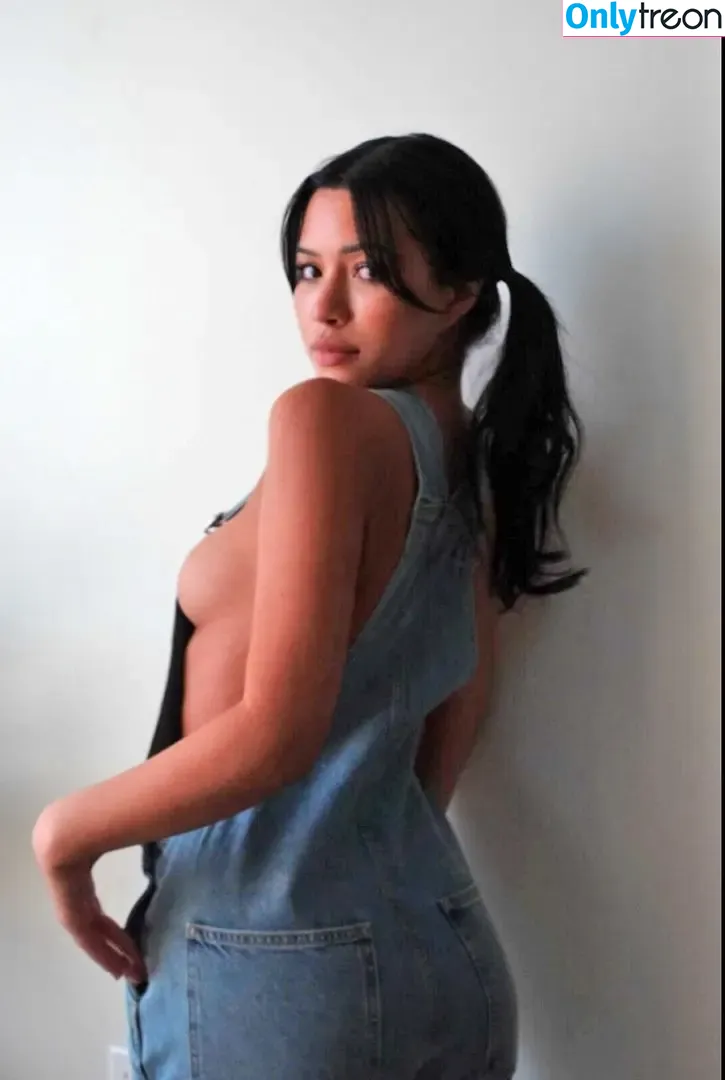 Julia Kelly nude photo #0047 (missjuliakelly / thesophiakelly)