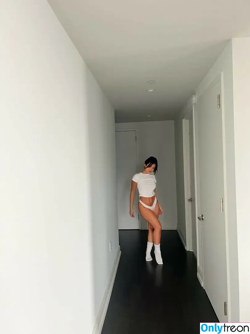 Julia Kelly nude photo #0098 (missjuliakelly / thesophiakelly)