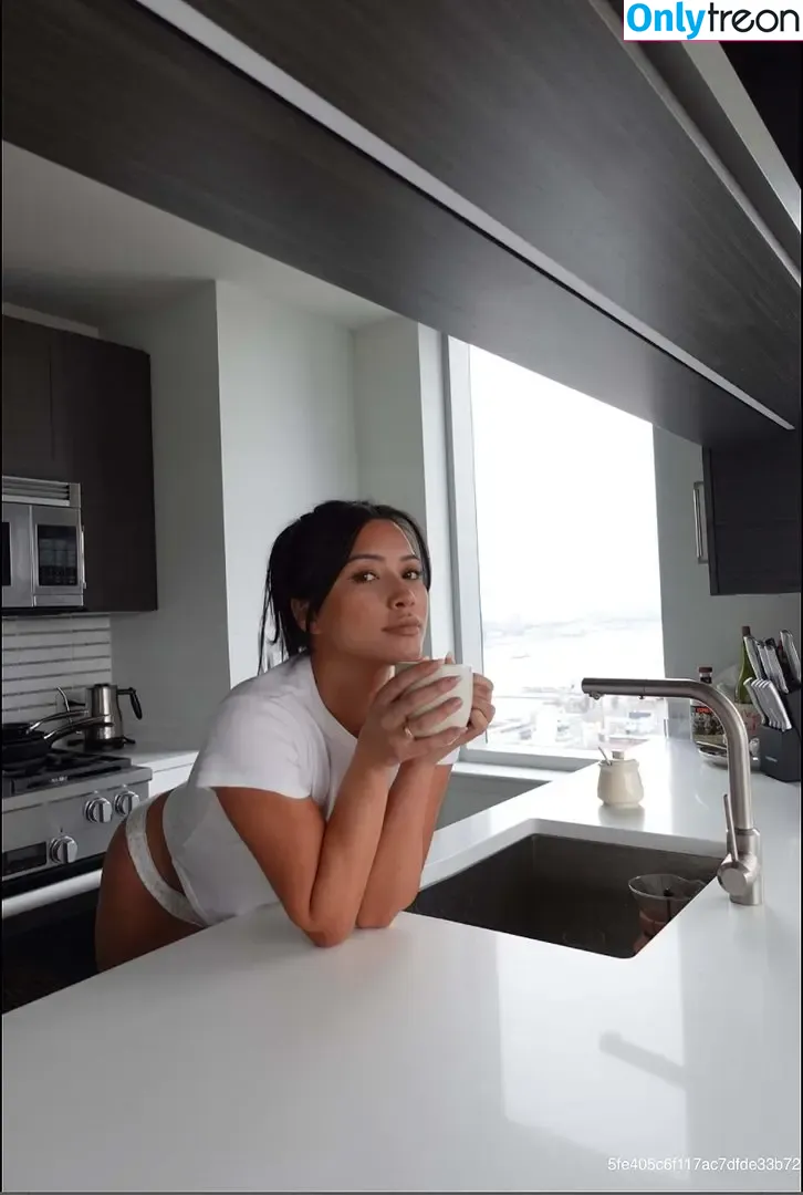 Julia Kelly nude photo #0100 (missjuliakelly / thesophiakelly)