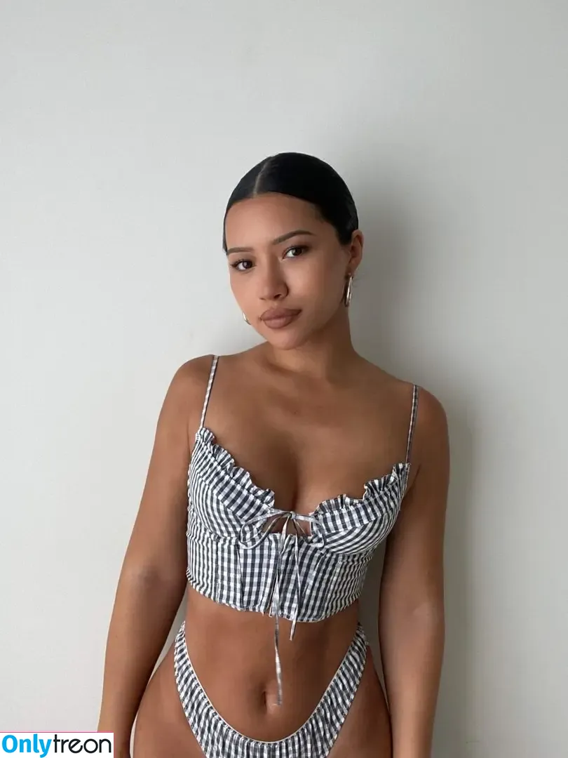 Julia Kelly nude photo #0112 (missjuliakelly / thesophiakelly)