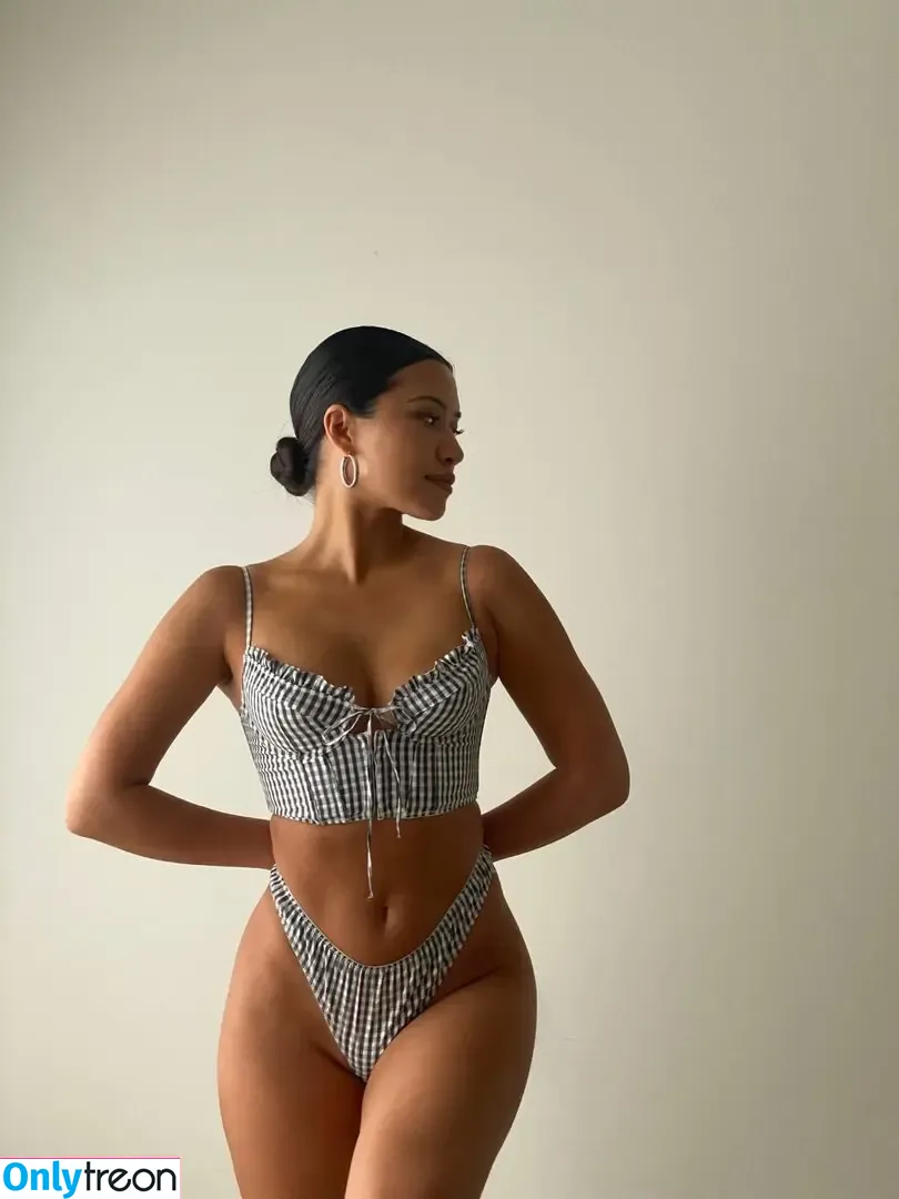 Julia Kelly nude photo #0113 (missjuliakelly / thesophiakelly)