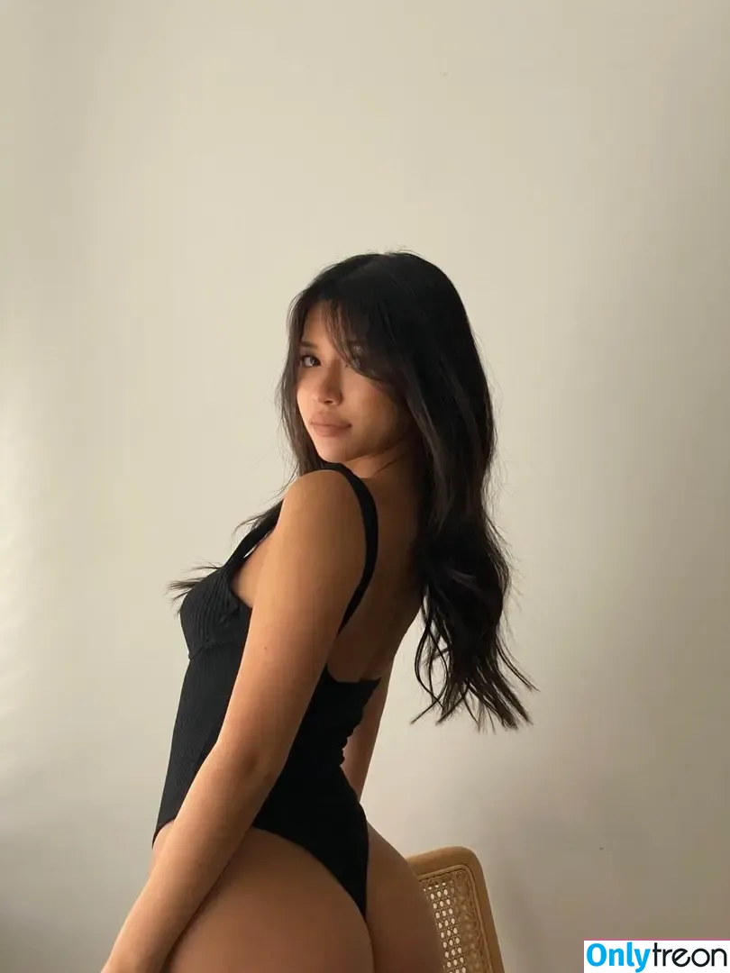 Julia Kelly nude photo #0124 (missjuliakelly / thesophiakelly)