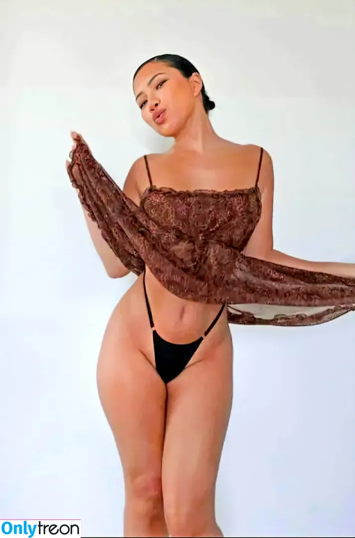 Julia Kelly nude photo #0131 (missjuliakelly / thesophiakelly)