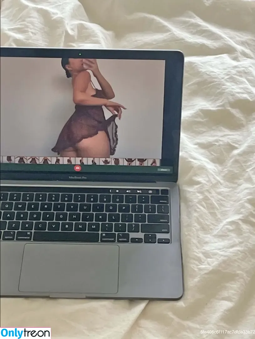 Julia Kelly nude photo #0150 (missjuliakelly / thesophiakelly)