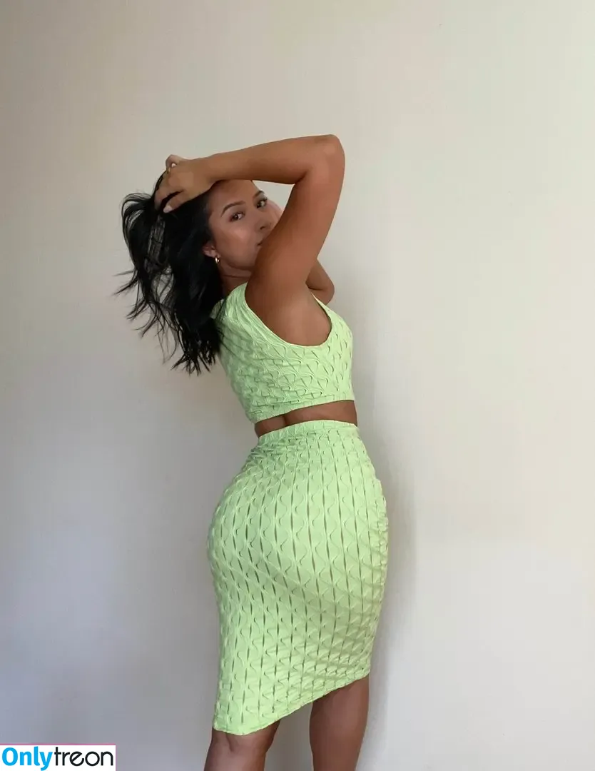Julia Kelly nude photo #0157 (missjuliakelly / thesophiakelly)