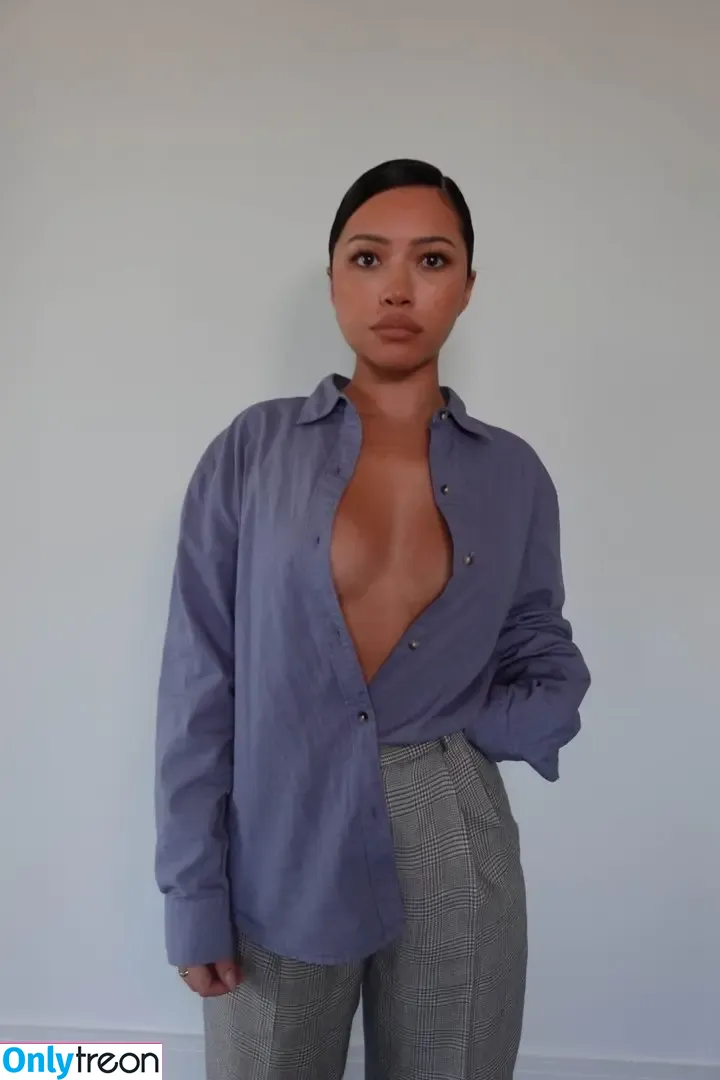 Julia Kelly nude photo #0168 (missjuliakelly / thesophiakelly)