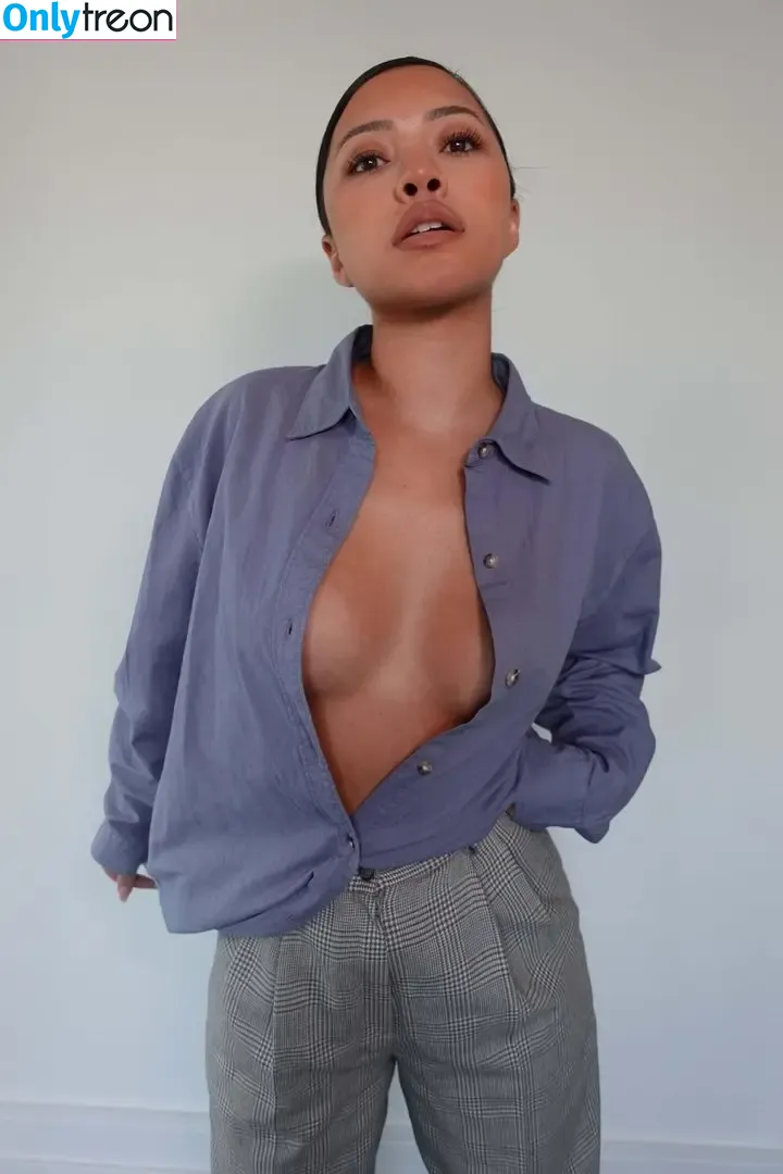 Julia Kelly nude photo #0169 (missjuliakelly / thesophiakelly)