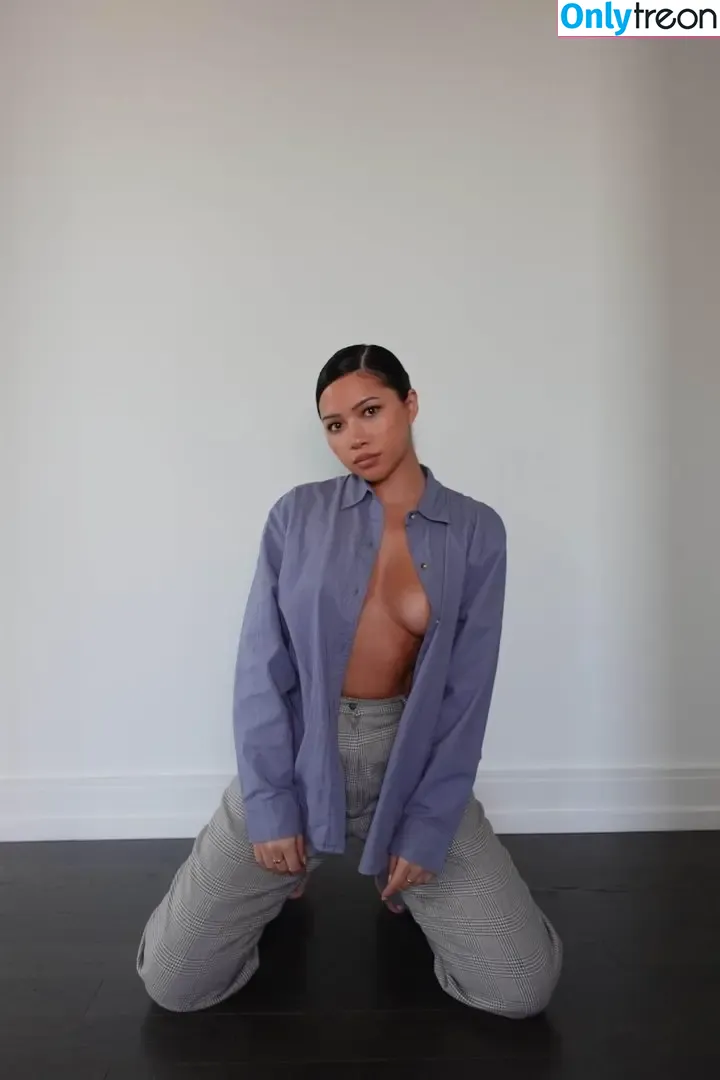 Julia Kelly nude photo #0170 (missjuliakelly / thesophiakelly)