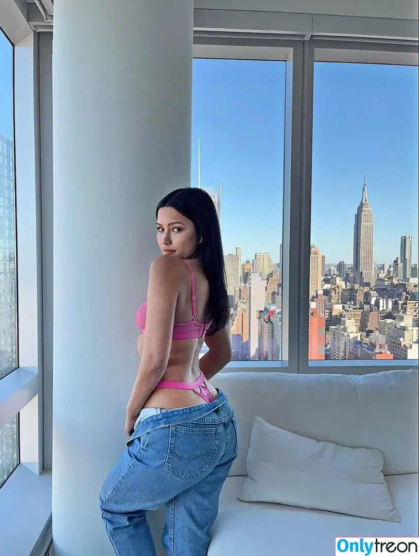 Julia Kelly nude photo #0172 (missjuliakelly / thesophiakelly)