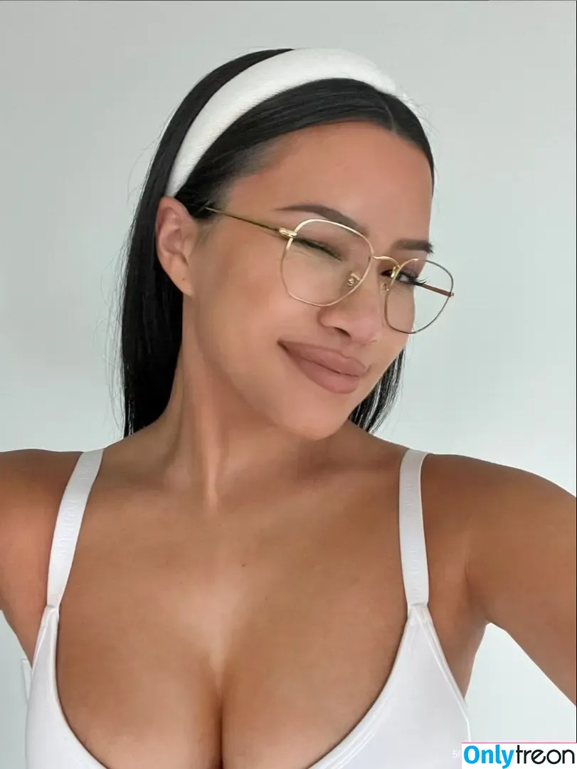 Julia Kelly nude photo #0174 (missjuliakelly / thesophiakelly)