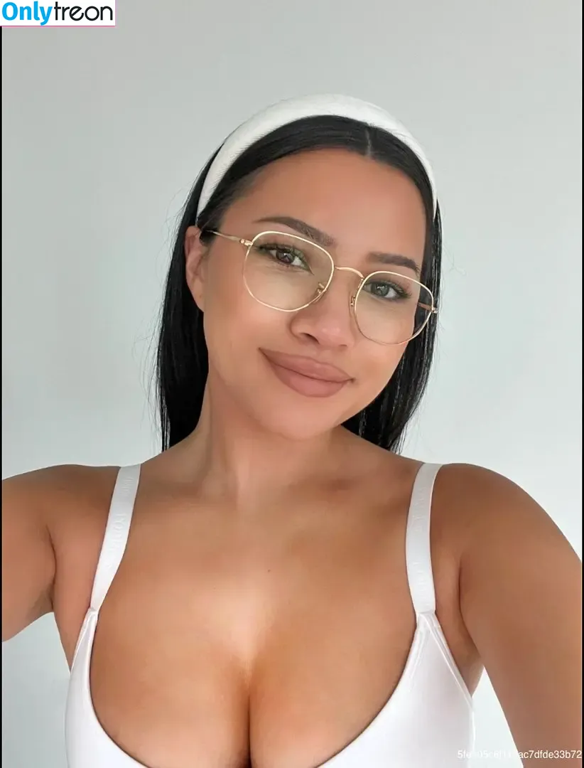Julia Kelly nude photo #0175 (missjuliakelly / thesophiakelly)