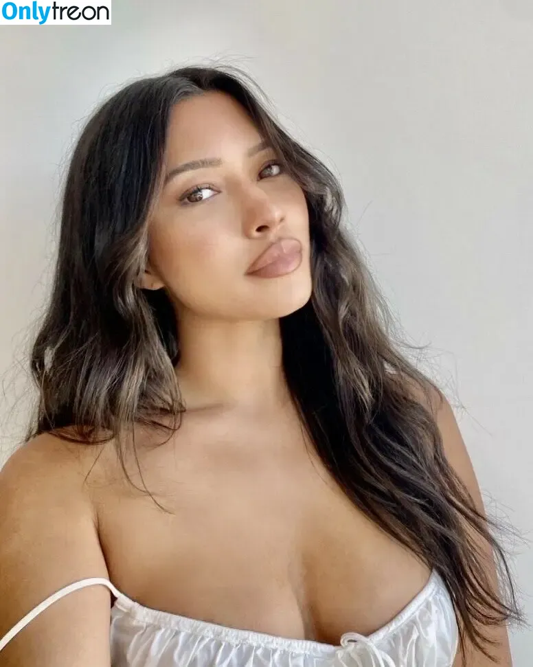 Julia Kelly nude photo #0376 (missjuliakelly / thesophiakelly)