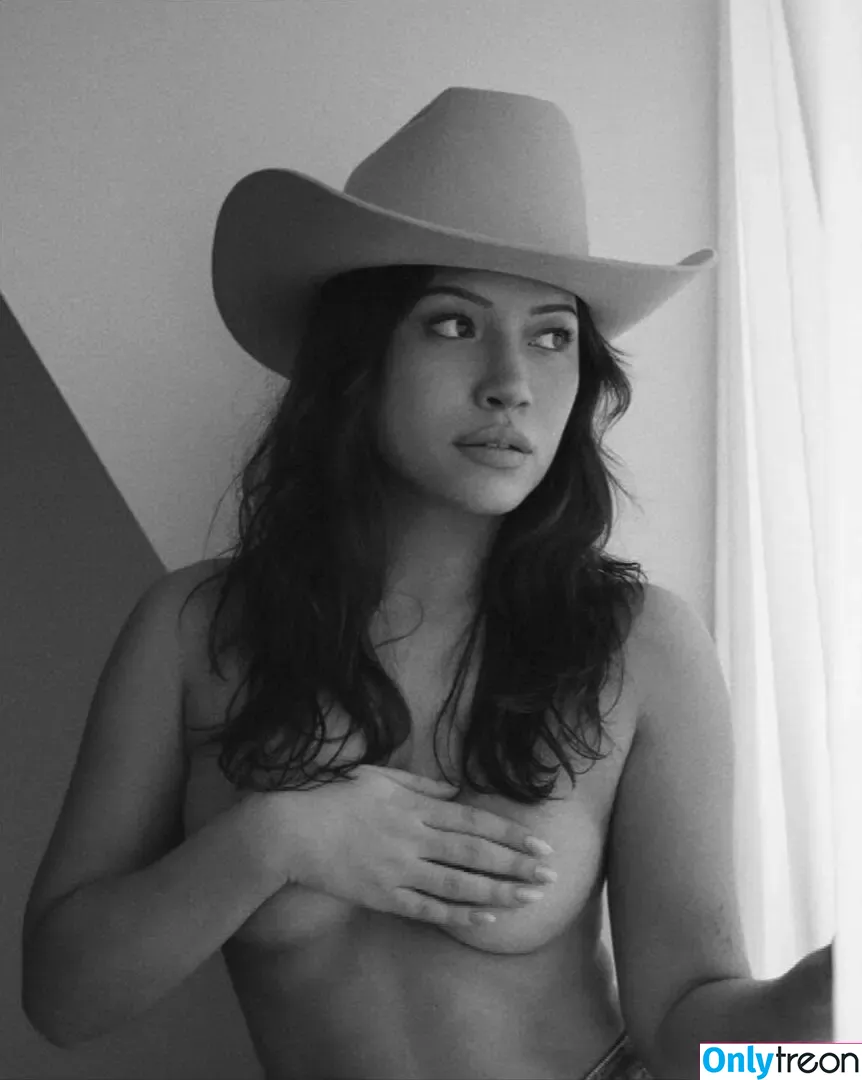 Julia Kelly nude photo #0487 (missjuliakelly / thesophiakelly)