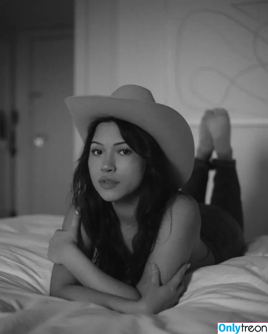 Julia Kelly nude photo #0490 (missjuliakelly / thesophiakelly)
