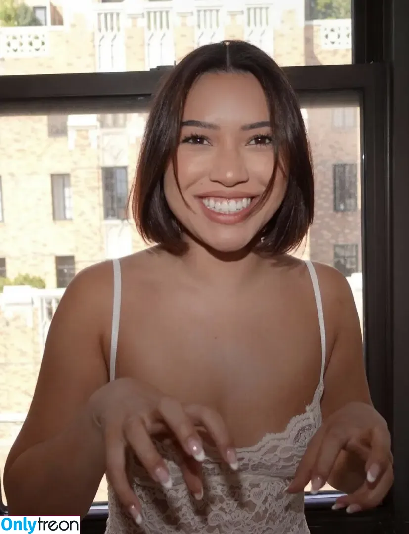 Julia Kelly nude photo #0577 (missjuliakelly / thesophiakelly)