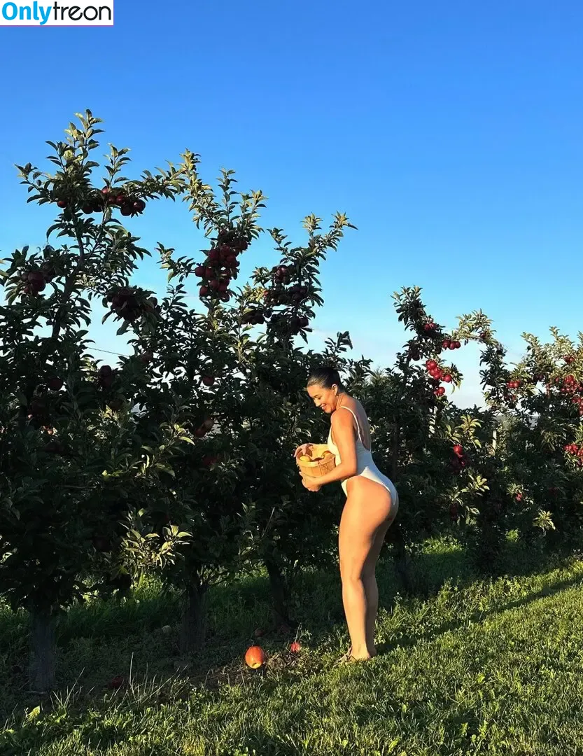 Julia Kelly nude photo #0699 (missjuliakelly / thesophiakelly)